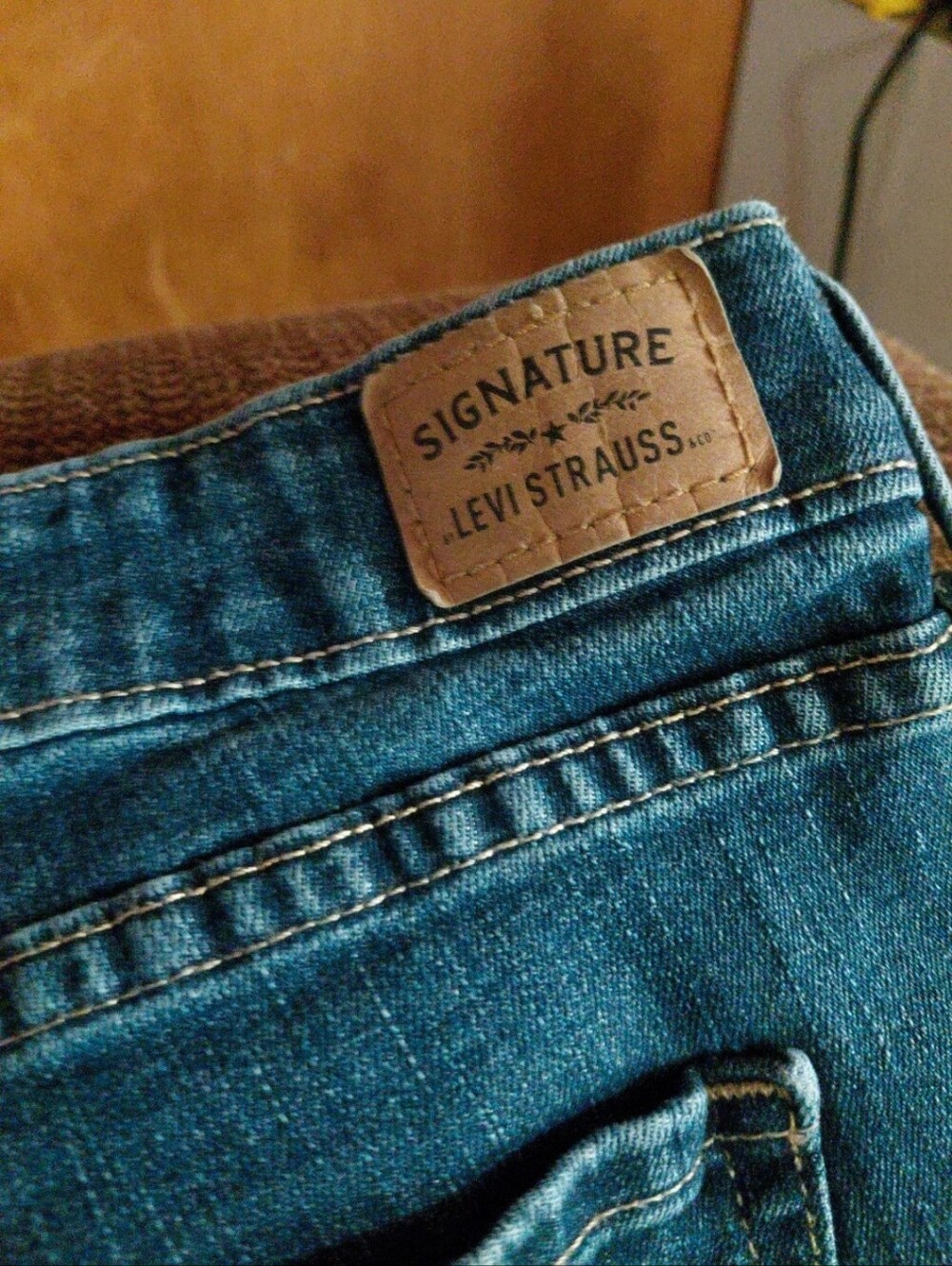 Levi Mid Rise Capri Pants - Picture 3 of 7